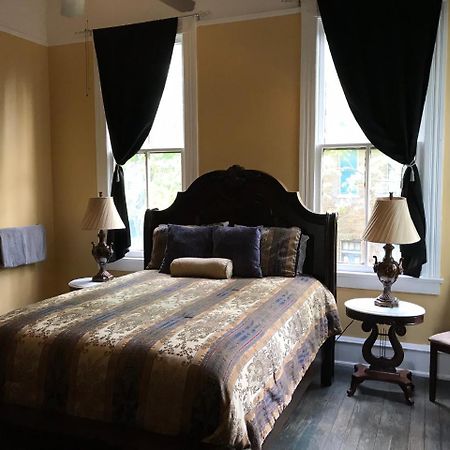 The Mardi Gras House Bed & Breakfast Mobile Eksteriør bilde