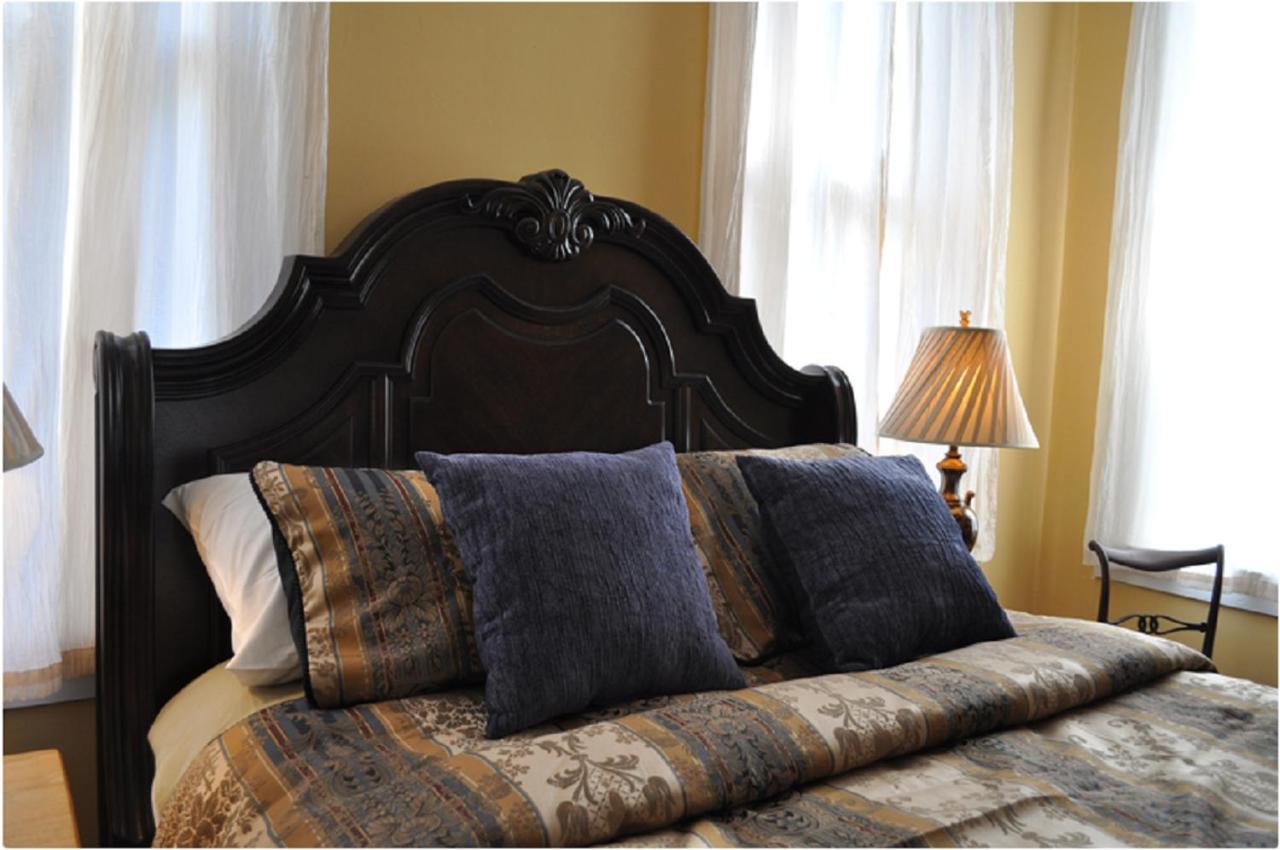 The Mardi Gras House Bed & Breakfast Mobile Eksteriør bilde
