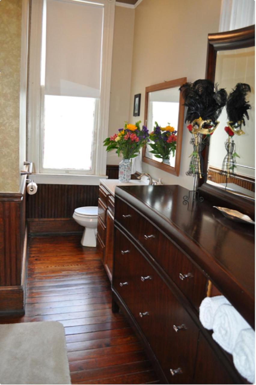 The Mardi Gras House Bed & Breakfast Mobile Eksteriør bilde