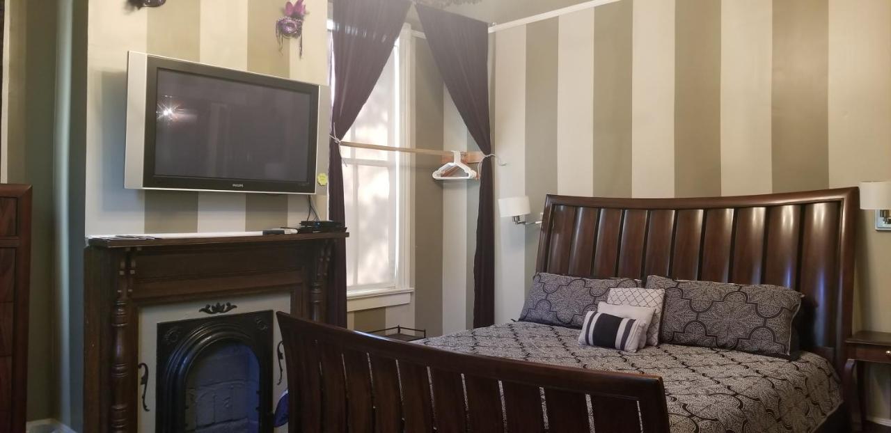 The Mardi Gras House Bed & Breakfast Mobile Eksteriør bilde