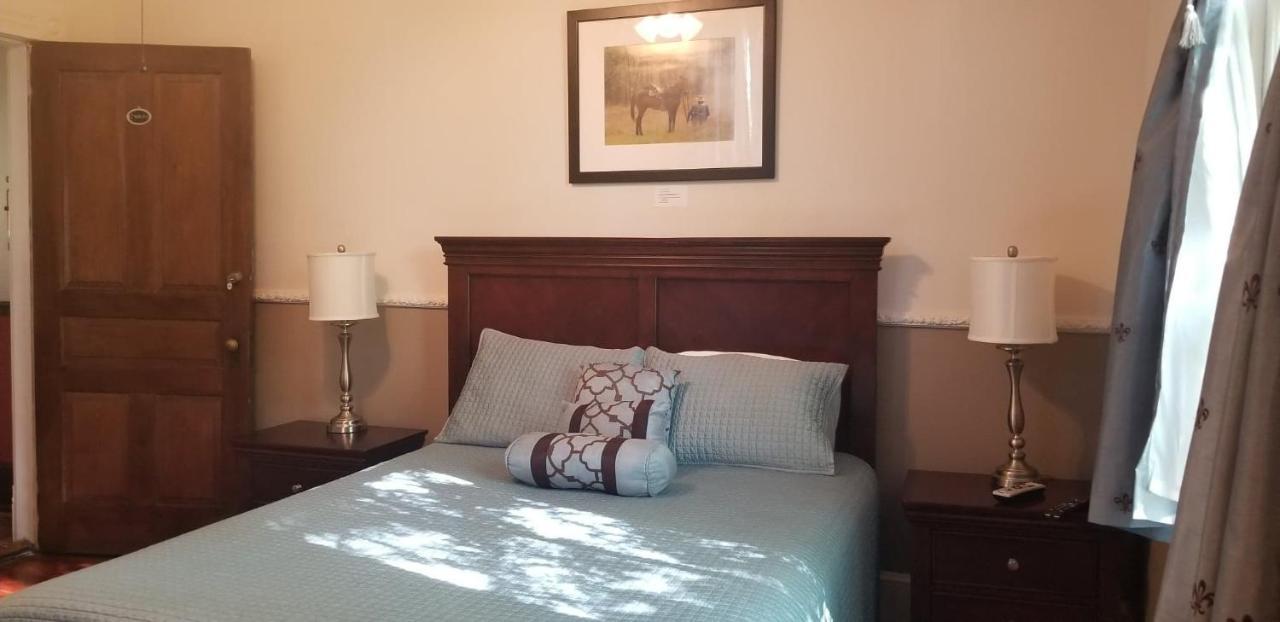 The Mardi Gras House Bed & Breakfast Mobile Eksteriør bilde