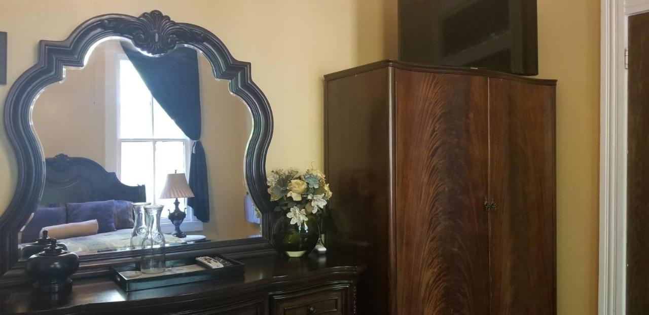 The Mardi Gras House Bed & Breakfast Mobile Eksteriør bilde