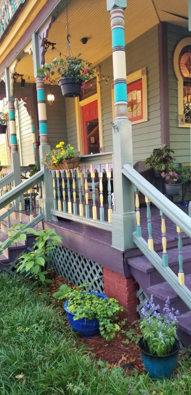 The Mardi Gras House Bed & Breakfast Mobile Eksteriør bilde