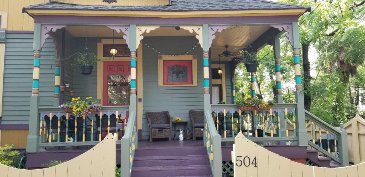 The Mardi Gras House Bed & Breakfast Mobile Eksteriør bilde