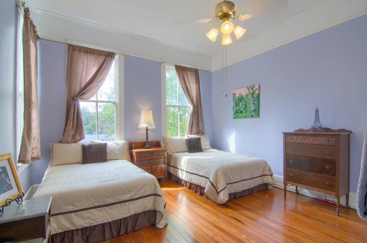 The Mardi Gras House Bed & Breakfast Mobile Eksteriør bilde