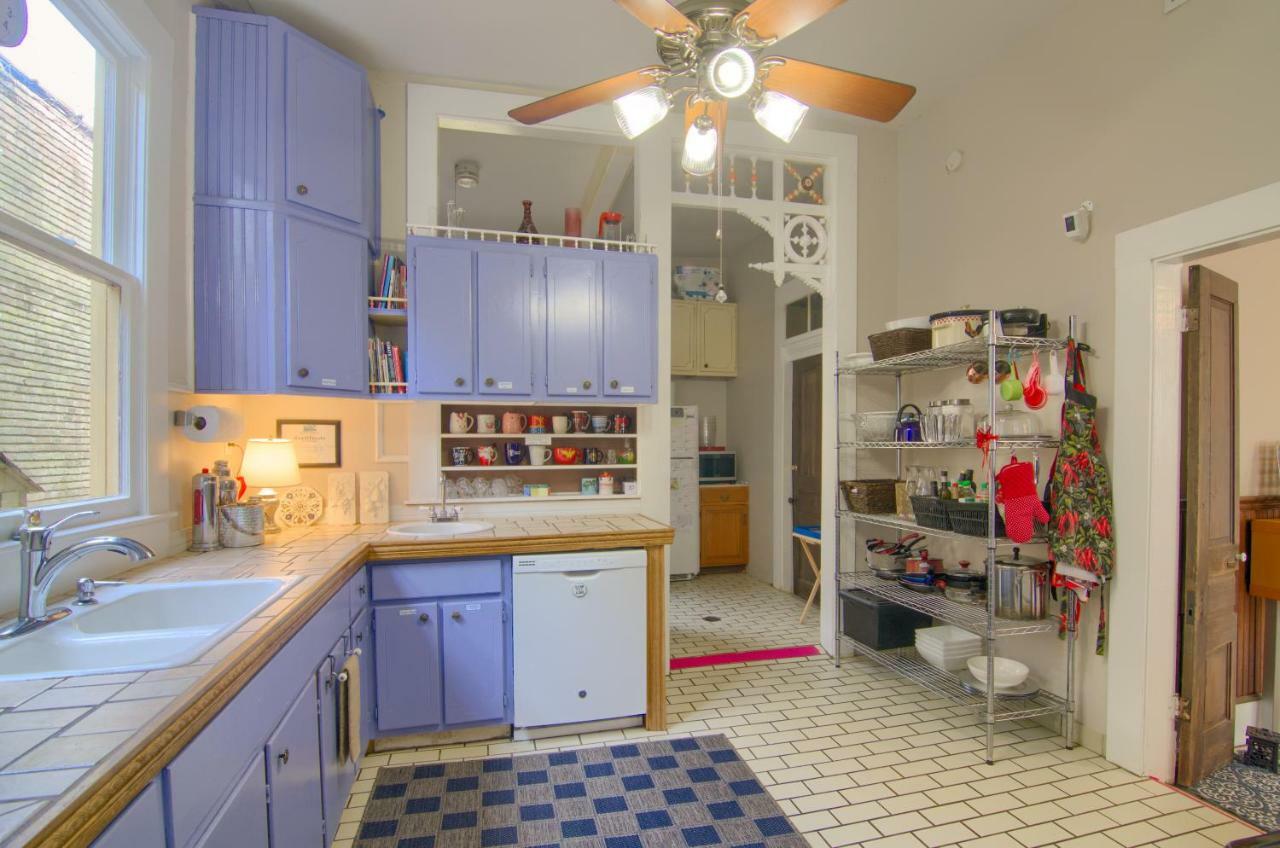 The Mardi Gras House Bed & Breakfast Mobile Eksteriør bilde