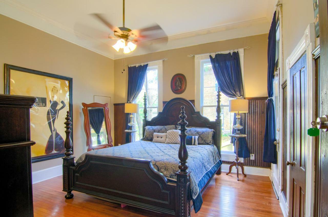 The Mardi Gras House Bed & Breakfast Mobile Eksteriør bilde