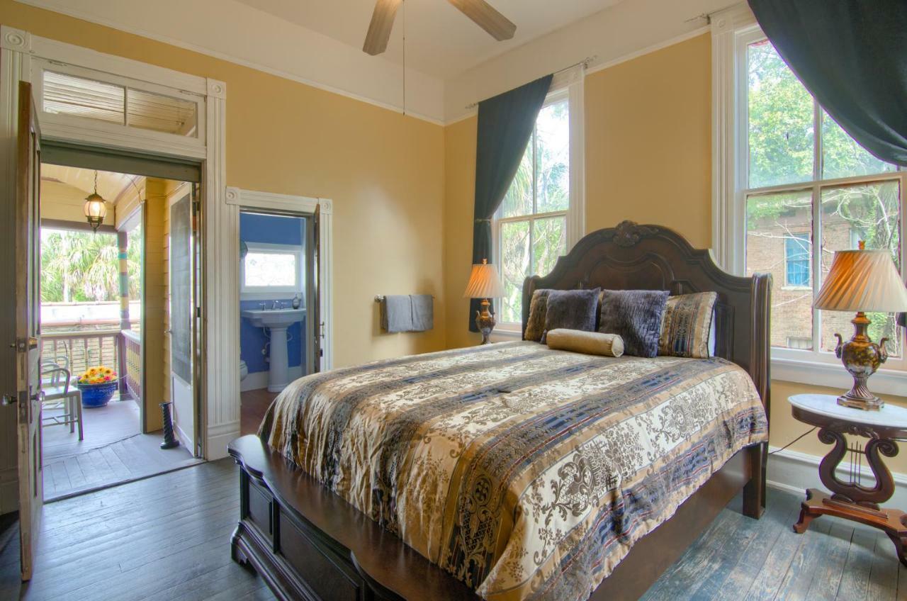 The Mardi Gras House Bed & Breakfast Mobile Eksteriør bilde
